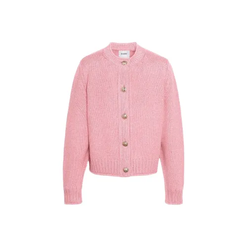 Knit material feels like a warm jacket