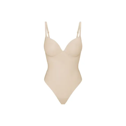 SKIMS SS25 ULTIMATE BODY PUSH UP THONG BODYSUIT Bodysuits Women's SAND/Sand