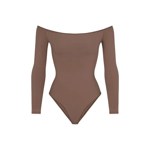 SKIMS COTTON JERSEY OFF THE SHOULDER BODYSUIT Bodysuits Women's TRUFFLE/Truffle Color