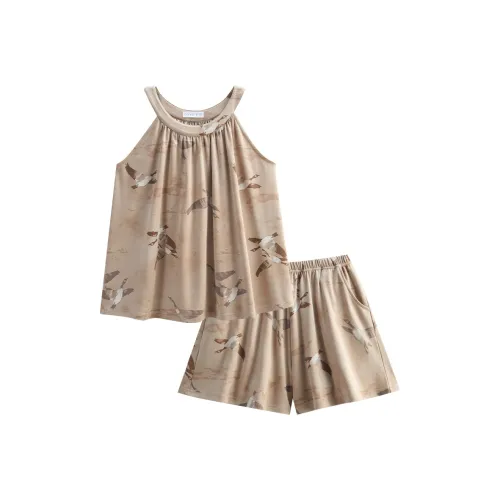 Same Language Pajama Set Women's Fall Leaf Brown · Goose