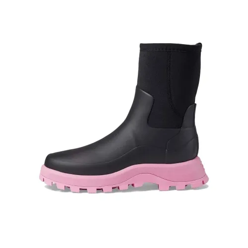 HUNTER Crew Chelsea Boots Women's Black Pink