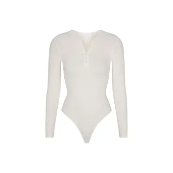 SKIMS FW24 Cotton Collection COTTON RIB LONG SLEEVE HENLEY BODYSUIT Bodysuits Women's MARBLE/Marble Color