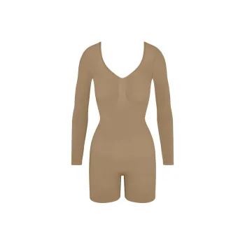 SKIMS SEAMLESS SCULPT LONG SLEEVE LOW BACK MID THIGH BODYSUIT Bodysuits Women's DESERT/Desert