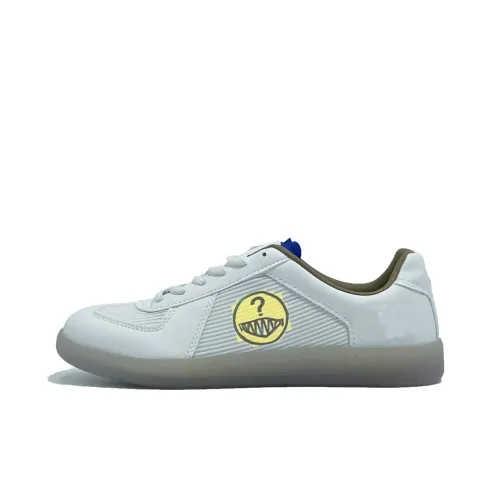 PAIN OR PLEASURE Low Top Skateboard Shoes Unisex White Blue Magnolia