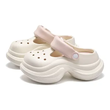 La Chapelle Closed Toe Slippers