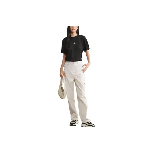 CALVIN SHORT Casual Pants Women's Cow Ivory