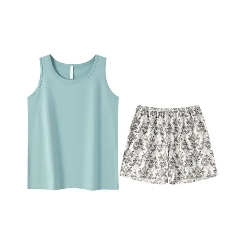 William Women's Pajama Sets