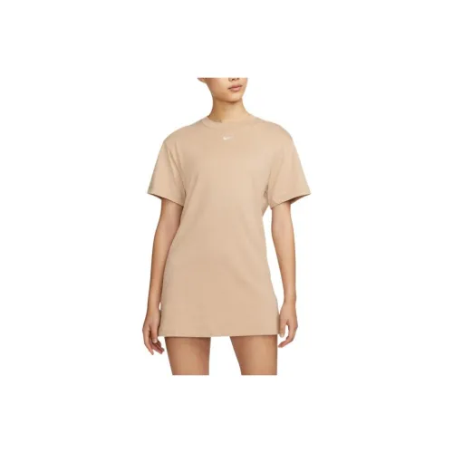 Nike Short Sleeved Dress Women's Mucuna