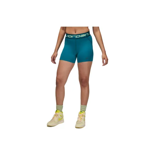 JORDAN Sport Women's 5' Shorts