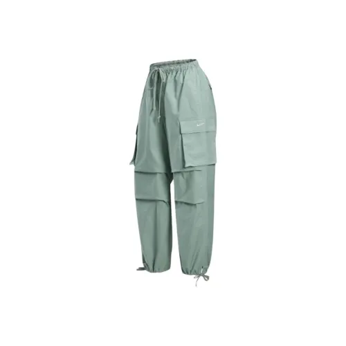 Nike Cargo Trousers