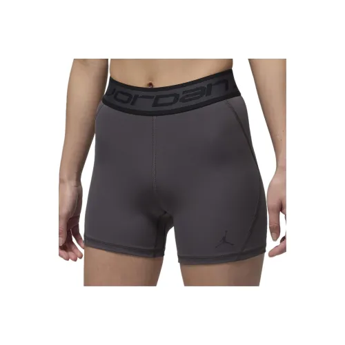 JORDAN Sport Women's 5' Shorts