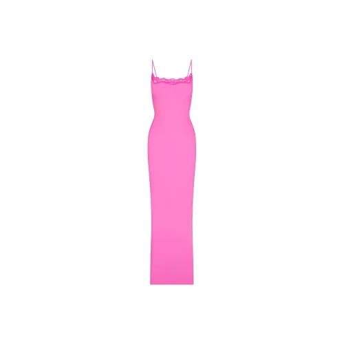SKIMS Valentine's Day FITS EVERYBODY LACE LONG SLIP DRESS Slip Dresses Women's TAFFY TONAL/Toffee