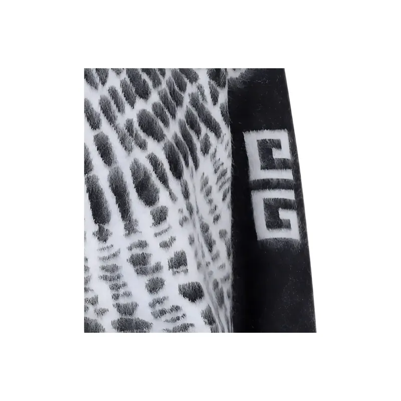 Givenchy 4G Crewneck Long Sleeved Sweater-4