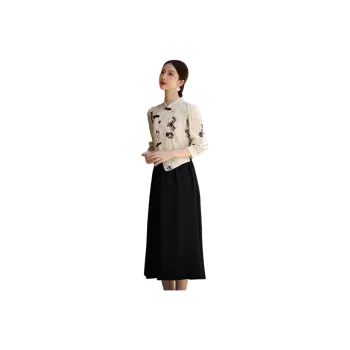 XWI Long-Sleeved Dresses Women's Apricot Base Print With Black Accents