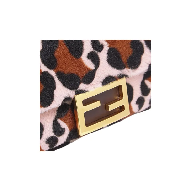 FENDI Baguette Sheepskin Baguette Bag, Portable Crossbody Bag, Shoulder Bag Mini Women's Pink-5