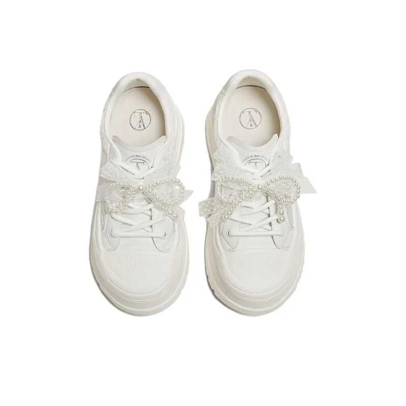 Tata Low Top Skateboard Shoes Women's White-3