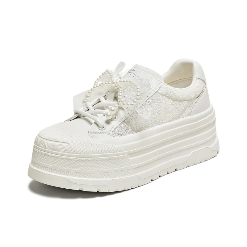 Tata Low Top Skateboard Shoes Women's White-1