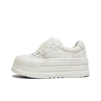 Tata Low Top Skateboard Shoes Women's White