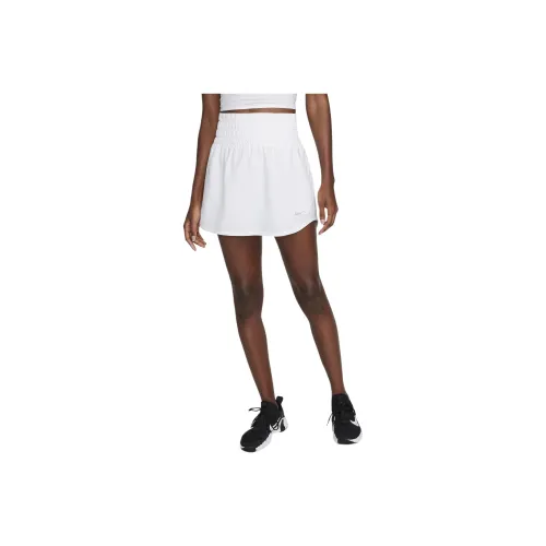 Nike One Women's Dri-FIT Ultra High-Waisted Skort