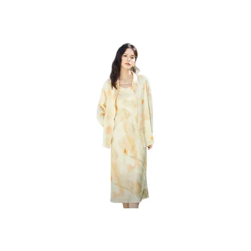 SENTUBILA Two Piece Skirt Sets Women's Apricot Base With Orange Blossom Print