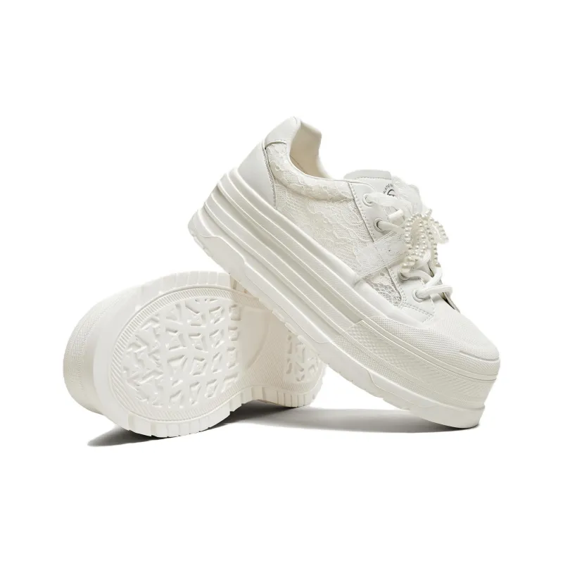 Tata Low Top Skateboard Shoes Women's White-4