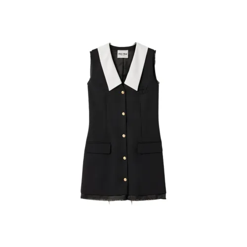 MaxMara Buttoned Drawstring Gilet