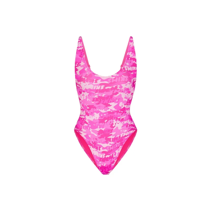 SKIMS SIGNATURE SWIM SCOOP NECK ONE PIECE One-piece Swimsuit Women's Pink Skims Camo/Pink Camouflage-0