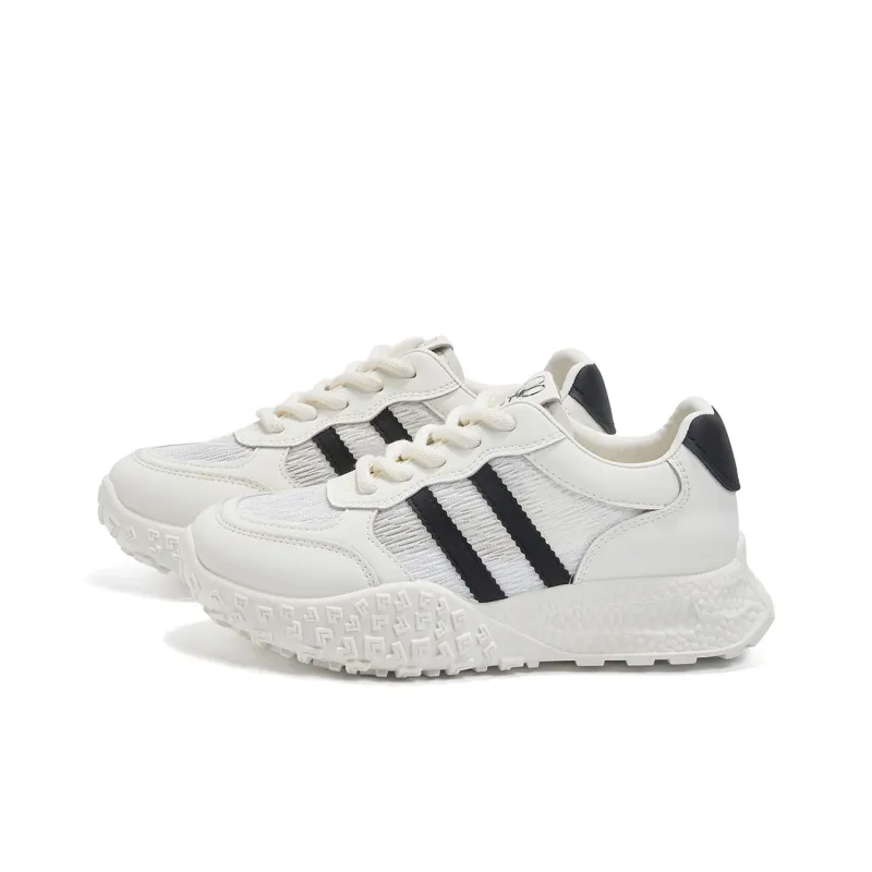 La Chapelle Slip Resistant, Abrasion Resistant, Breathable, Lightweight Low Top Casual Shoes Women's White Black-1