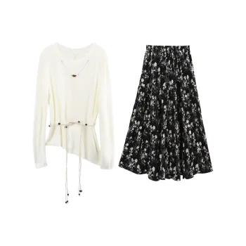 A Paradise For Awakening Skirt Set Women's Beige Top And Black Bottom