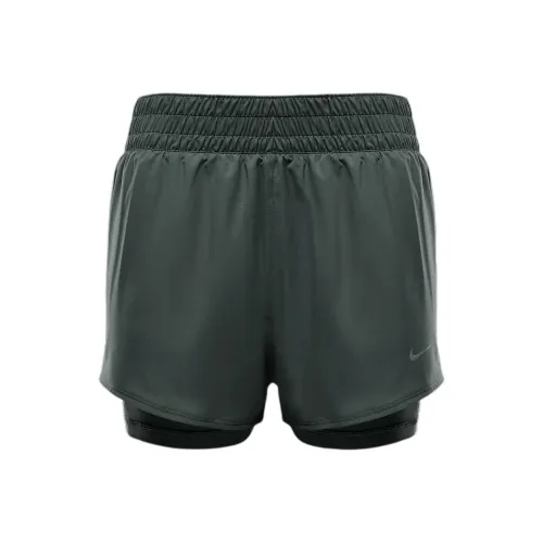 Nike One Women's Dri-FIT High-Waisted 3' 2-in-1 finish