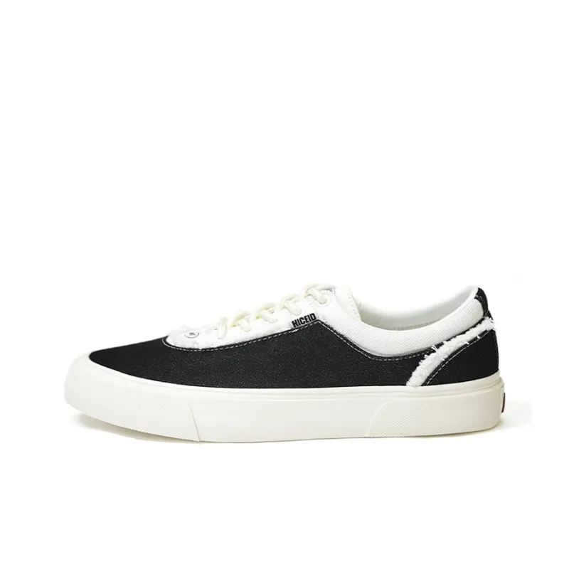 NICEID Breathable And Lightweight Low Top Canvas Shoes Unisex Black White-0