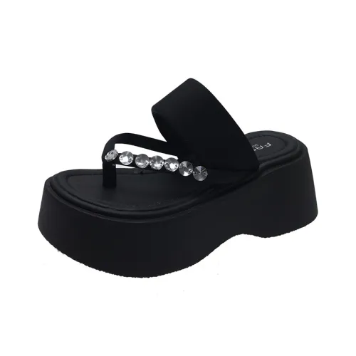 GUCCI Leather Thong Sandals Womens