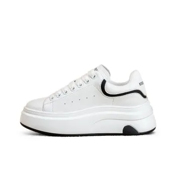 A Poinsettia Princess Low Top Skateboard Shoes Women's