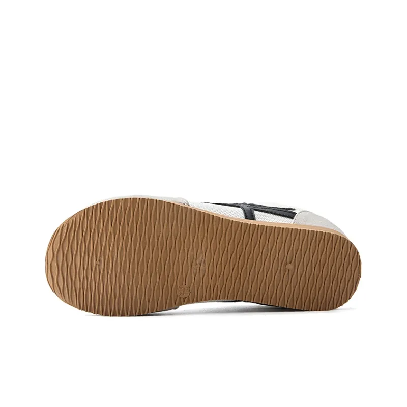 La Chapelle Abrasion Resistant Lightweight Slip Resistant Low Top Casual Shoes Women's White Black-4