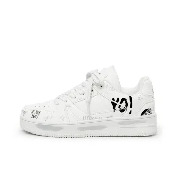 Budding Bear Low Top Skateboard Shoes Unisex White