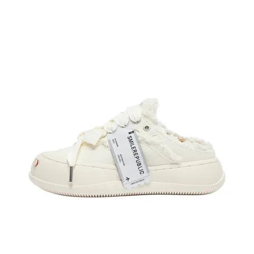 SMILEREPUBLIC Anti Slip And Wear Resistant Lightweight Height Increasing Low Top Canvas Shoes Unisex White