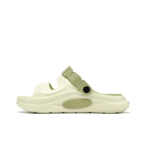 Budding Bear Beach Sandals Men's