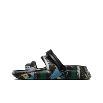Budding Bear Beach Sandals Unisex