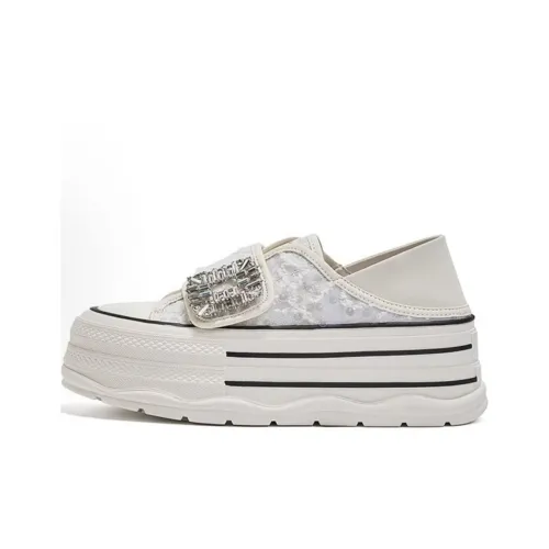 Puppytown Abrasion Resistant Height Increasing Low Top Skateboard Shoes Women's