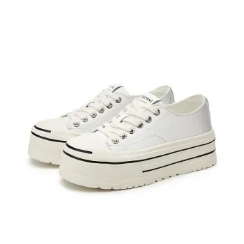 DAPHNE Low Top Skateboard Shoes Women's