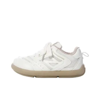 The New Age Family Low Top Skateboard Shoes Women's White