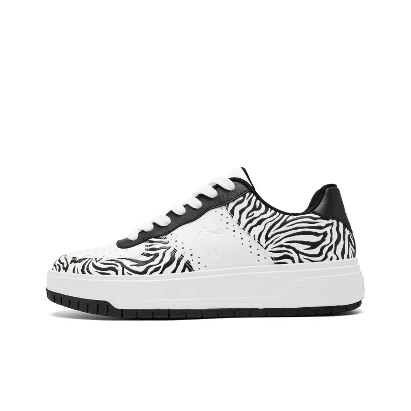 SHANHAIJING x QIAODAN Five Centimeters Balanced And Non slip Low Top Skateboard Shoes Men's Jordan White Black-0