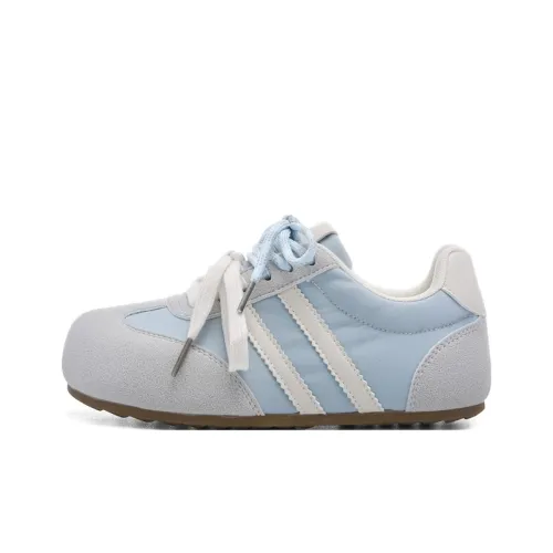 The New Age Family Low Top Skateboard Shoes Women's Light Blue