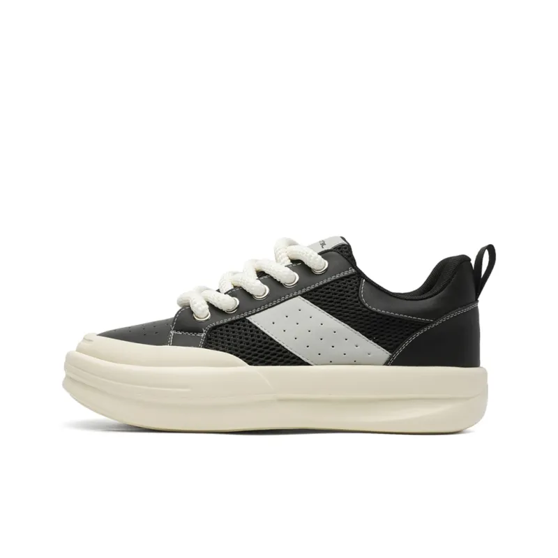 WEISHIBANGWEI Low Top Skateboard Shoes Unisex Black-0