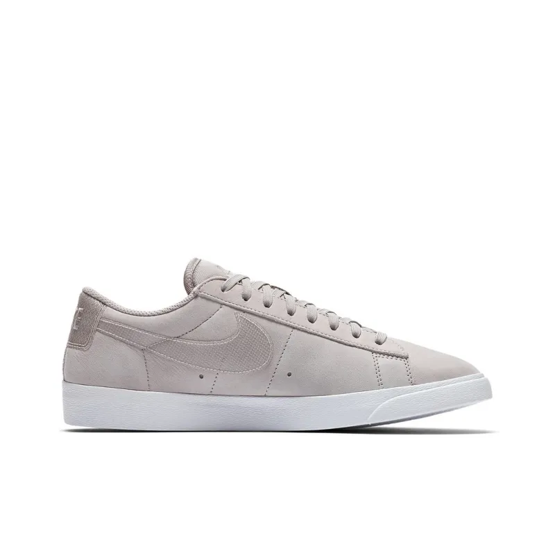 Nike Sports Life Collection Anti Slip Wear Resistant Low Top Skateboard Shoes Women's Light Umber-1