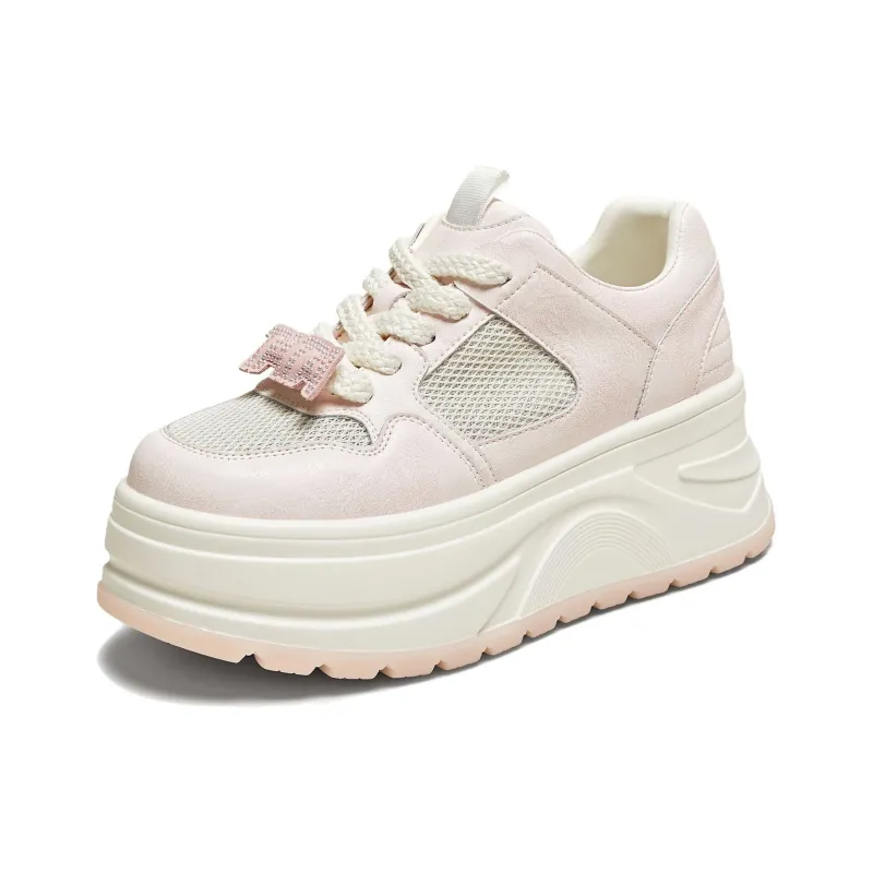 TATA Low Top Skateboard Shoes Women's-1