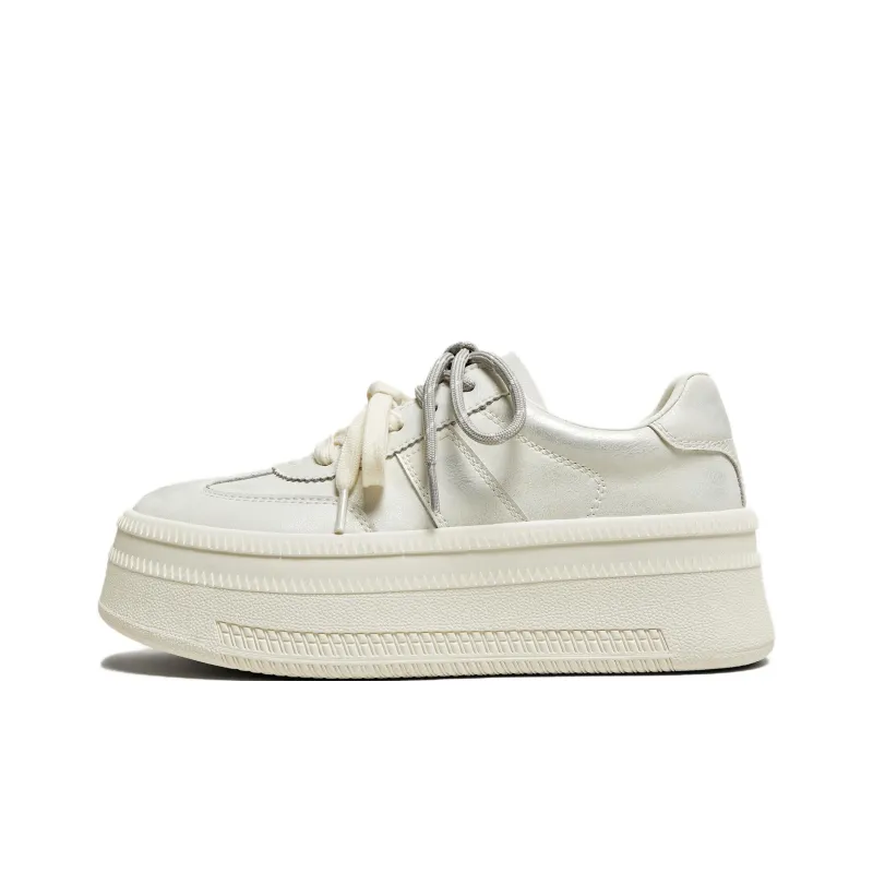 TATA Low Top Skateboard Shoes Women's-0