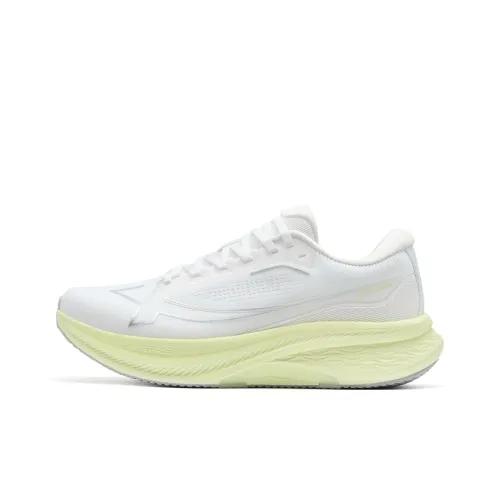 XTEP 2000km PLUS Running Shoes Women's Low Top Classic White