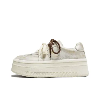 TATA Low Top Skateboard Shoes Women's