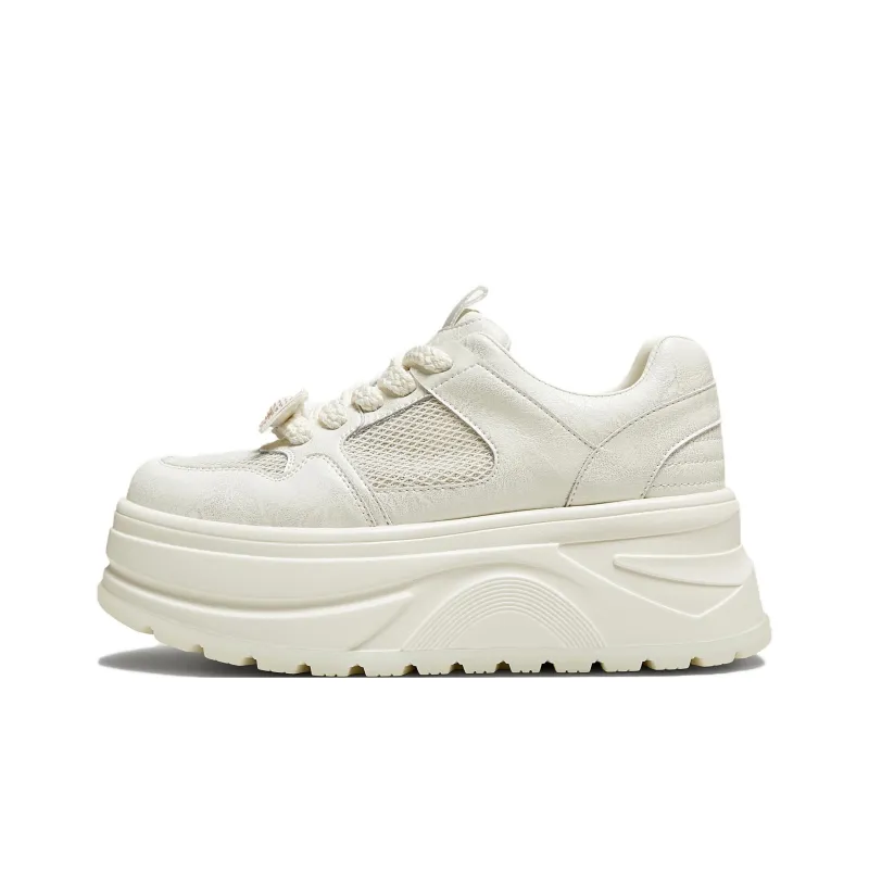 TATA Low Top Skateboard Shoes Women's-4
